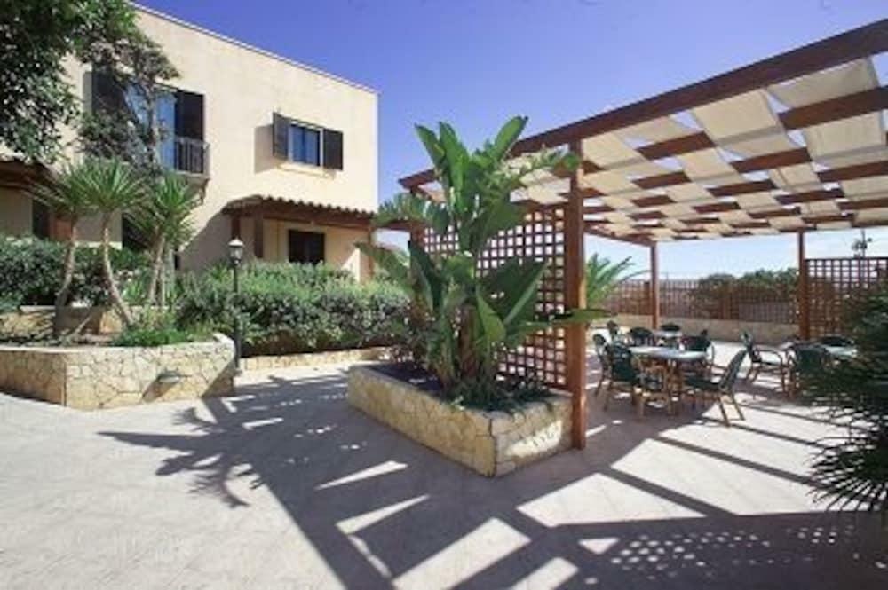 Oasis Hotel Residence Resort LMP Exteriér fotografie